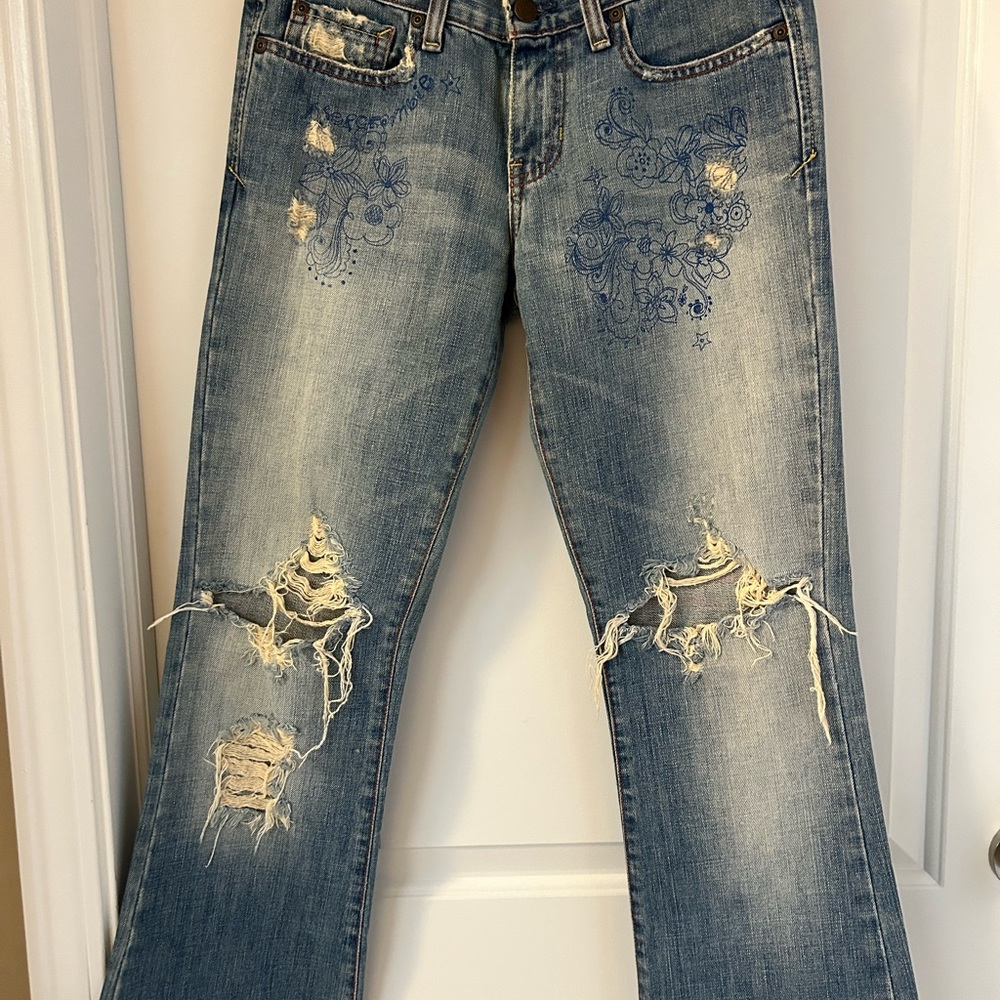 Abercrombie & Fitch Jeans - destructed flare jeans with original AF designs